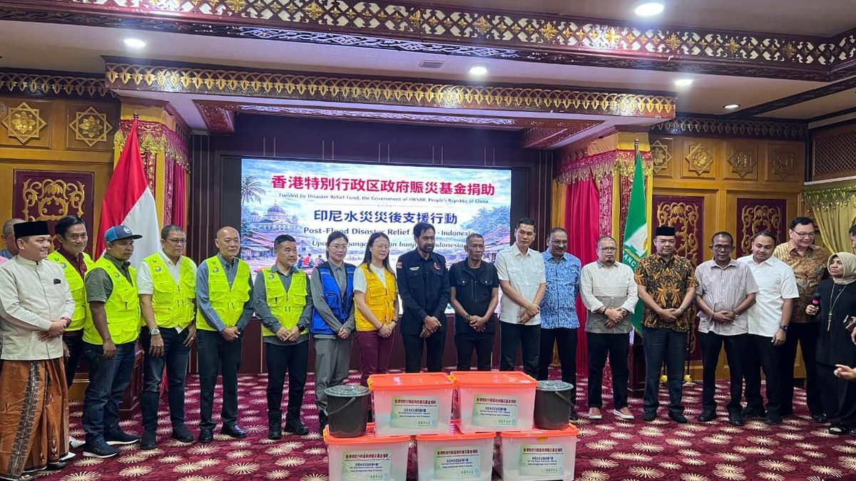 Tim tanggap darurat YPKM menyalurkan bantuan saat banjir